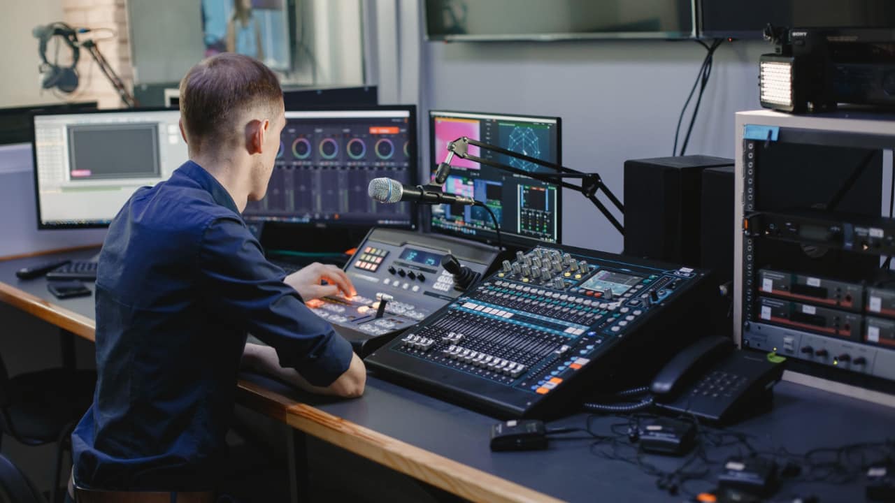 What AV Equipment Do You Need for a Corporate Event in Dubai?