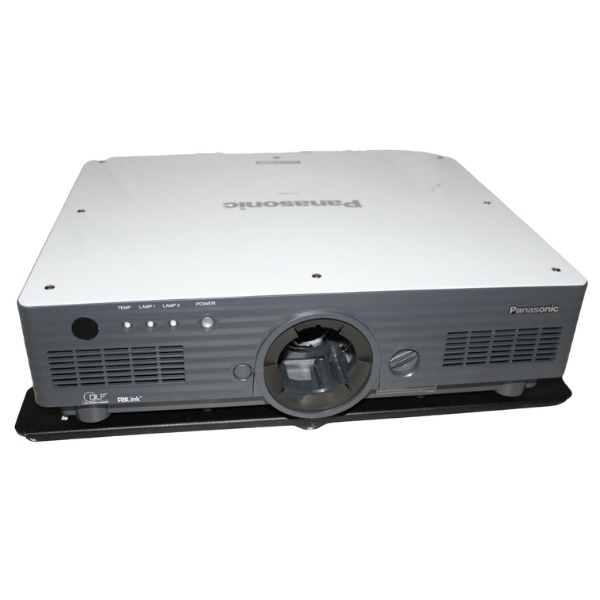 Panasonic PT - D5700 XGA 6000 DLP Projector